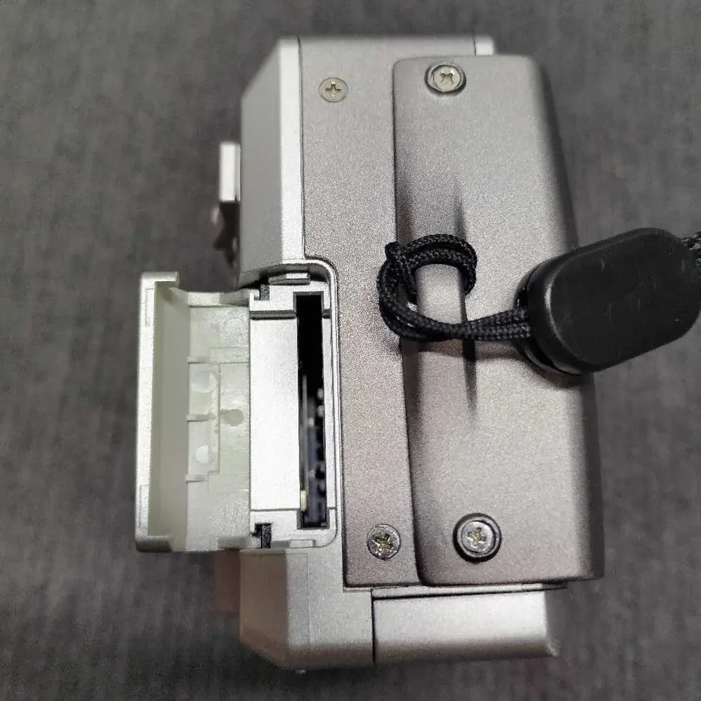 HP Photosmart 735 Digital Camera 3.2MP 15x Zoom Silver For Parts Only